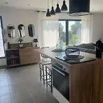 Agreable Recente Au Coeur D'un Petit Village *