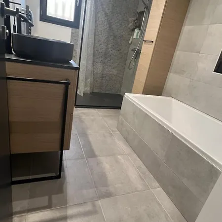Agreable Recente Au Coeur D'un Petit Village * Sernhac