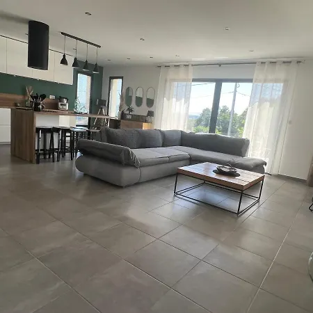 Agreable Recente Au Coeur D'un Petit Village Sernhac