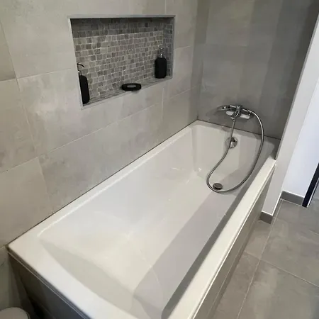 Agreable Recente Au Coeur D'un Petit Village * Sernhac