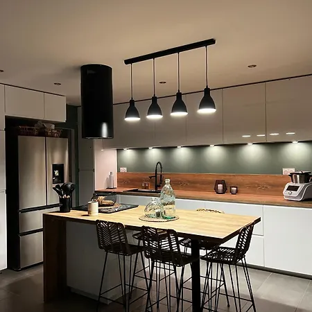 Agreable Recente Au Coeur D'un Petit Village *