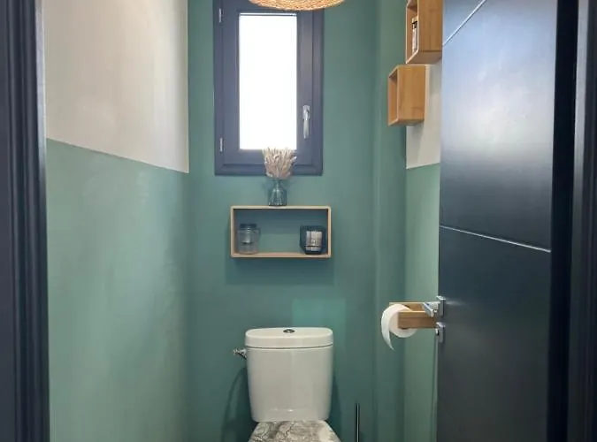 Agreable Recente Au Coeur D'un Petit Village Vakantiehuis