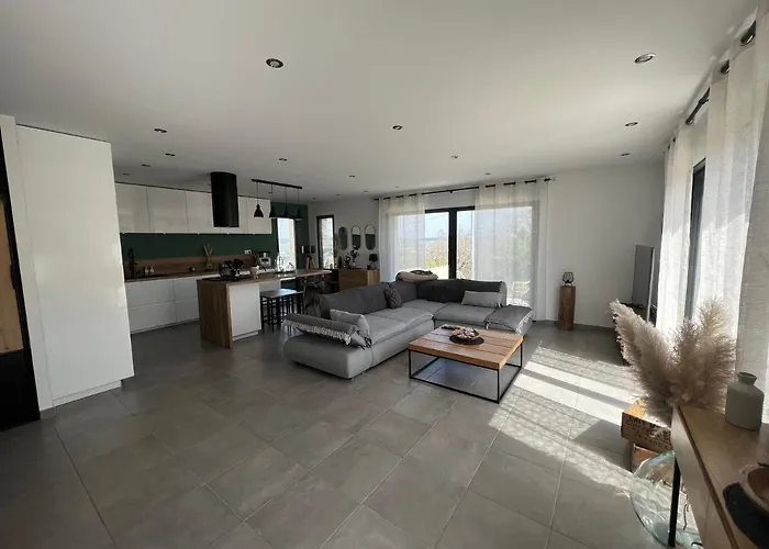 Vakantiehuis Agreable Recente Au Coeur D'un Petit Village Sernhac