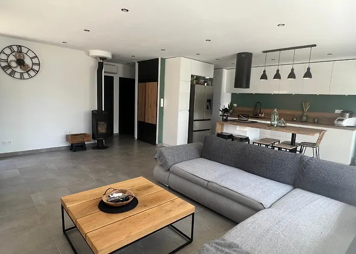 Agreable Recente Au Coeur D'un Petit Village Vakantiehuis Sernhac