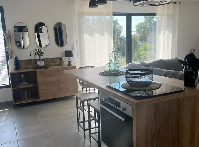 Agreable Recente Au Coeur D'un Petit Village *