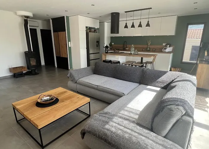 Agreable Recente Au Coeur D'un Petit Village *