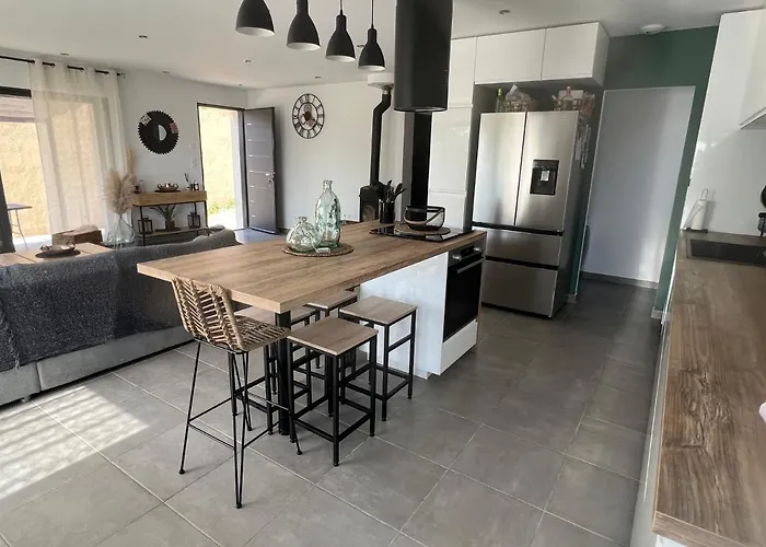 Vakantiehuis Agreable Recente Au Coeur D'un Petit Village Sernhac