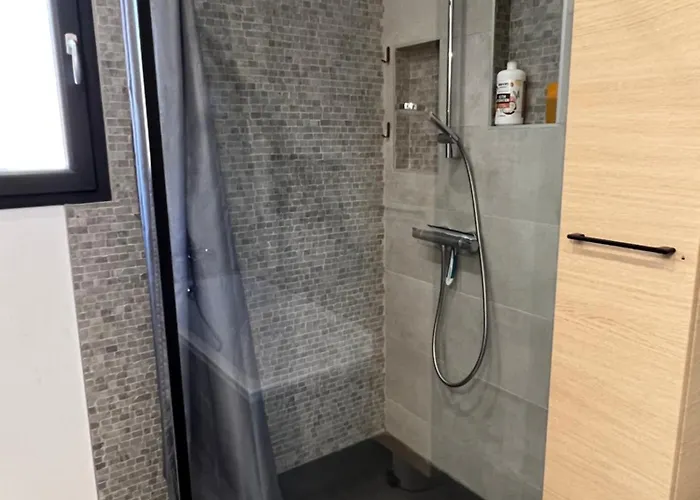 Agreable Recente Au Coeur D'un Petit Village Vakantiehuis Sernhac