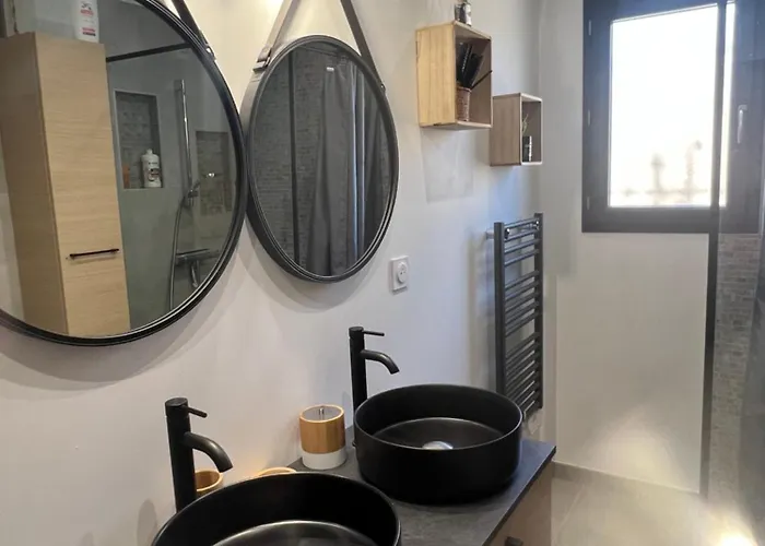 Vakantiehuis Agreable Recente Au Coeur D'un Petit Village Sernhac