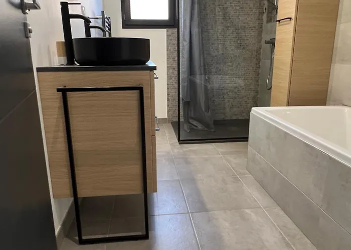 Agreable Recente Au Coeur D'un Petit Village *