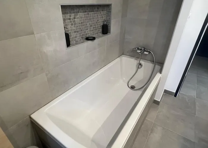 Agreable Recente Au Coeur D'un Petit Village * Sernhac
