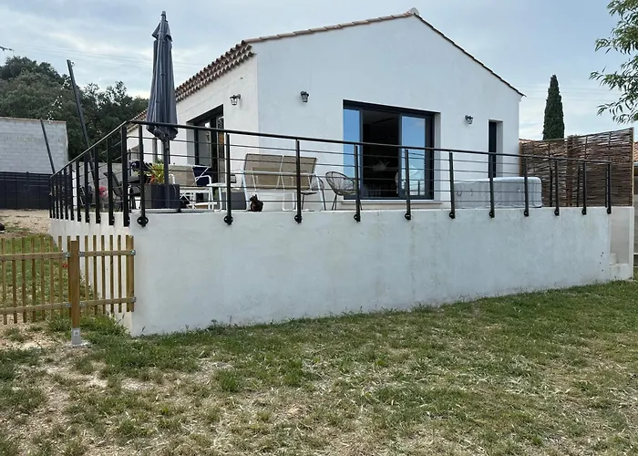 Agreable Recente Au Coeur D'un Petit Village Vakantiehuis