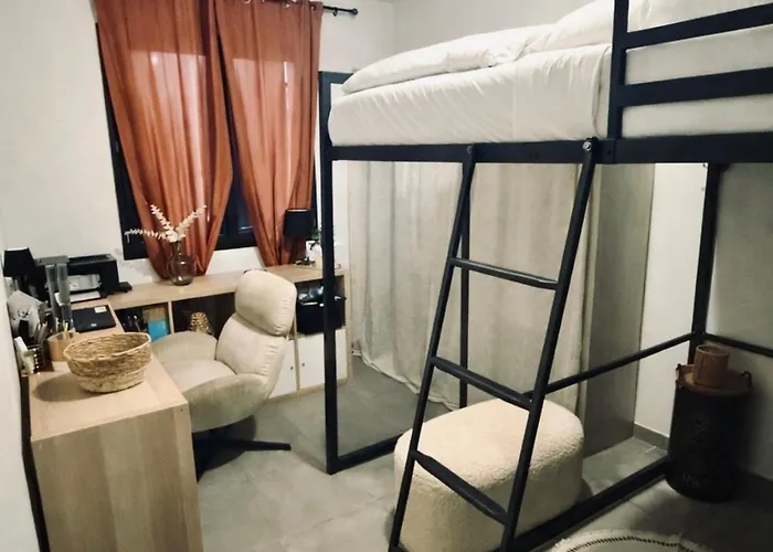Vakantiehuis Agreable Recente Au Coeur D'un Petit Village Sernhac